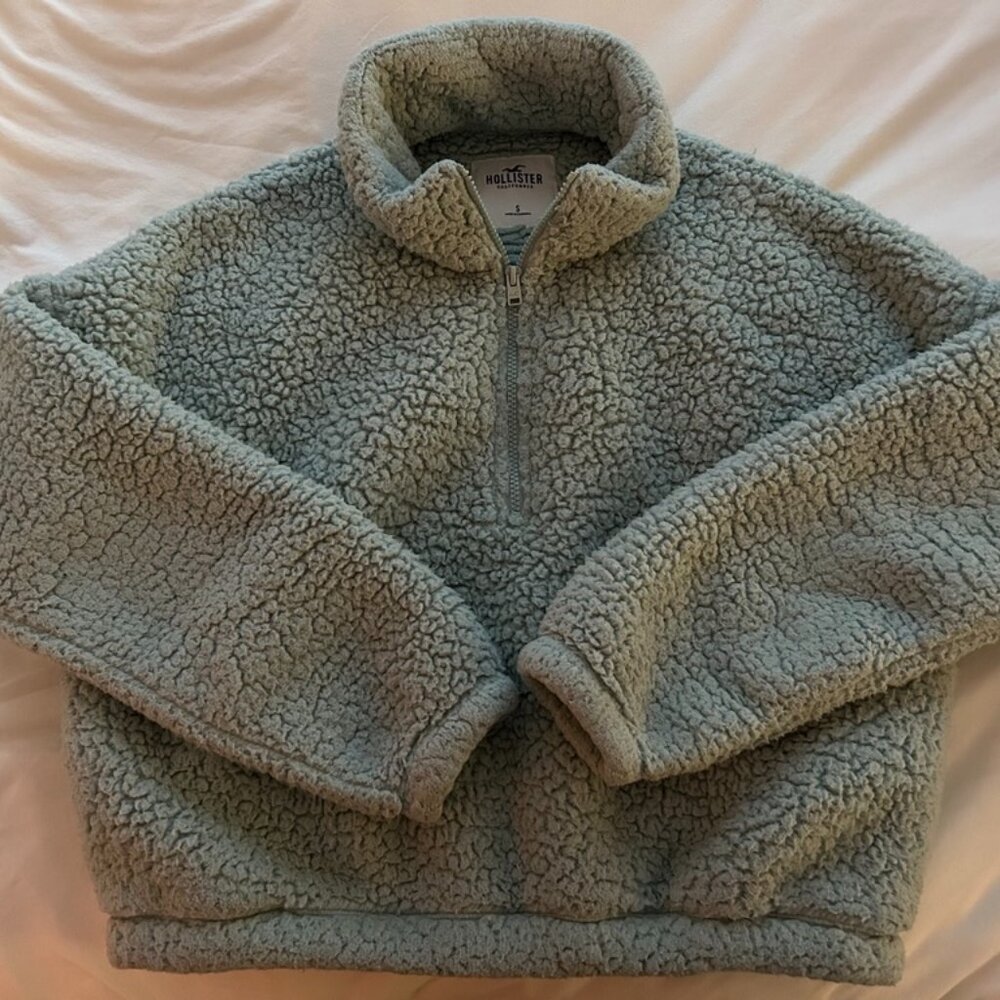 Hollister sweater